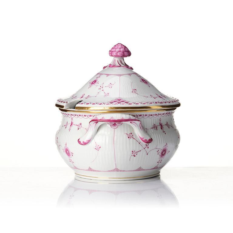 A Royal Copenhagen tureen with cover and stand, Denmark, 1894-1900.