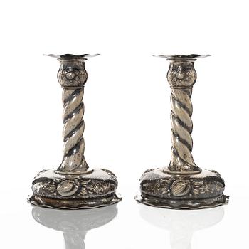 Ljusstakar, ett par, silver, barockstil, CG Hallberg, Stockholm 1942.
