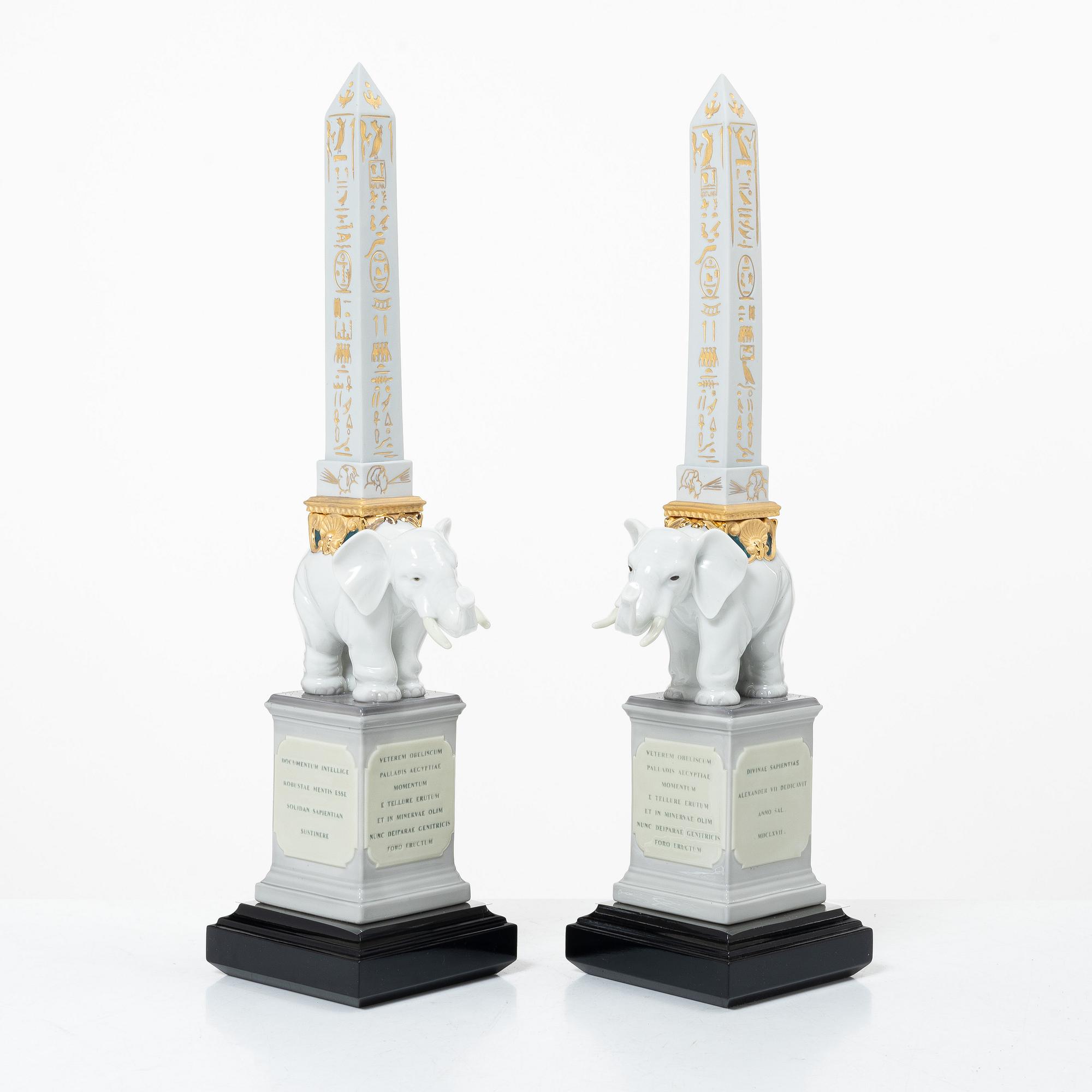 Lladró, figuriner, ett par, "Pulcini obelisk (golden white left)" samt "Pulcini obelisk (golden white right)", Spanien.