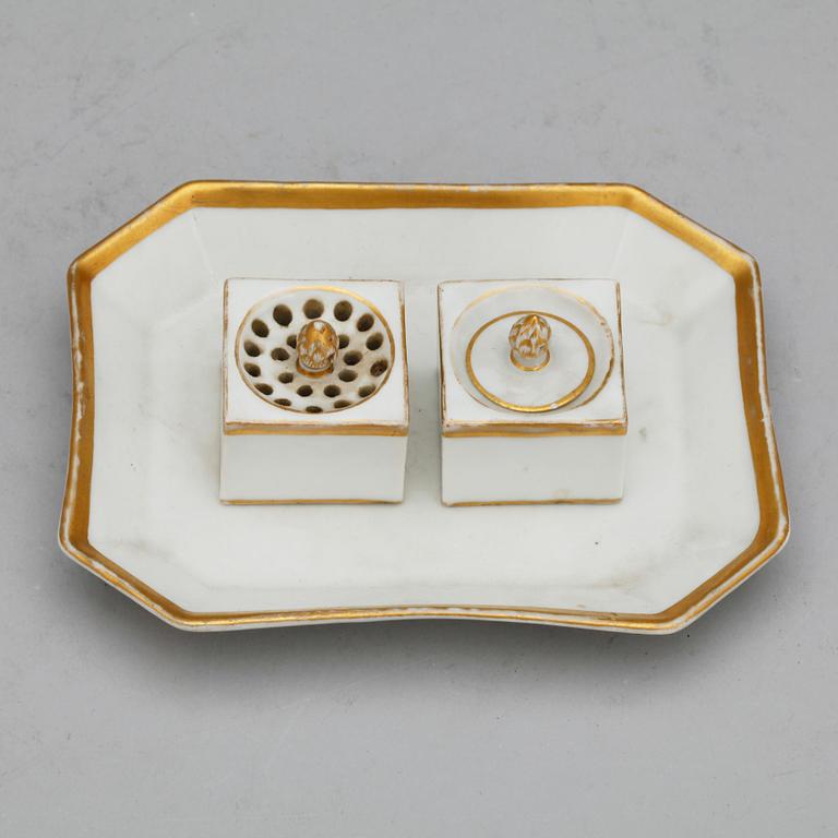 SKRIVSTÄLL, 3 delar, porslin, Meissen, empire, 1800-talets första hälft.