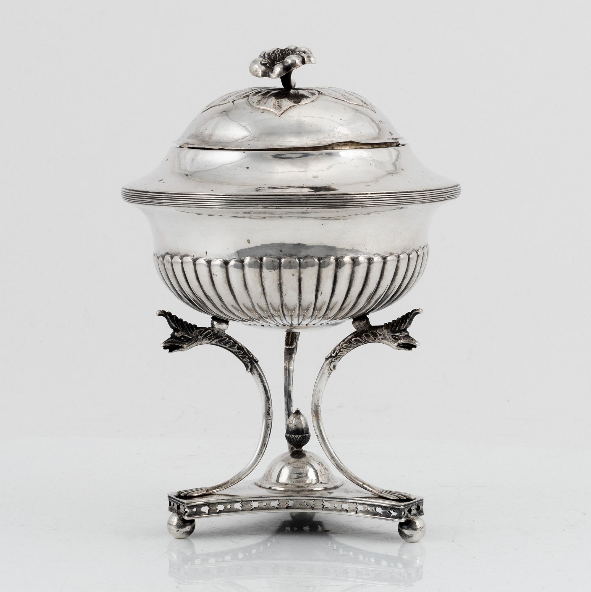 Sockerskål med lock, empire, silver, av Stephan Nöblin Ystad, 1825.