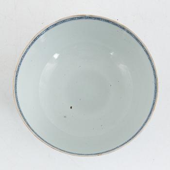 A Chinese blue and white porcelain bowl, Qing dynasty, Qianlong (1736-95).