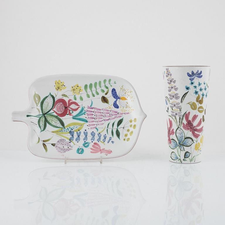 Stig Lindberg, two earthenvare trays, bidded box and a vase, Gustavsberg Studio, Sweden.