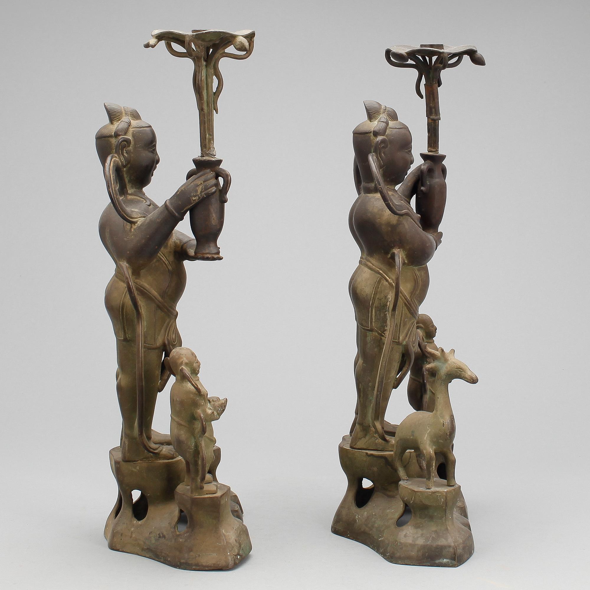 FIGURINER, 2 st, brons, Kina omkring 1900.