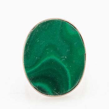 Halsband, ring och armband med slipade malakiter, Kina 1900-talets första hälft.