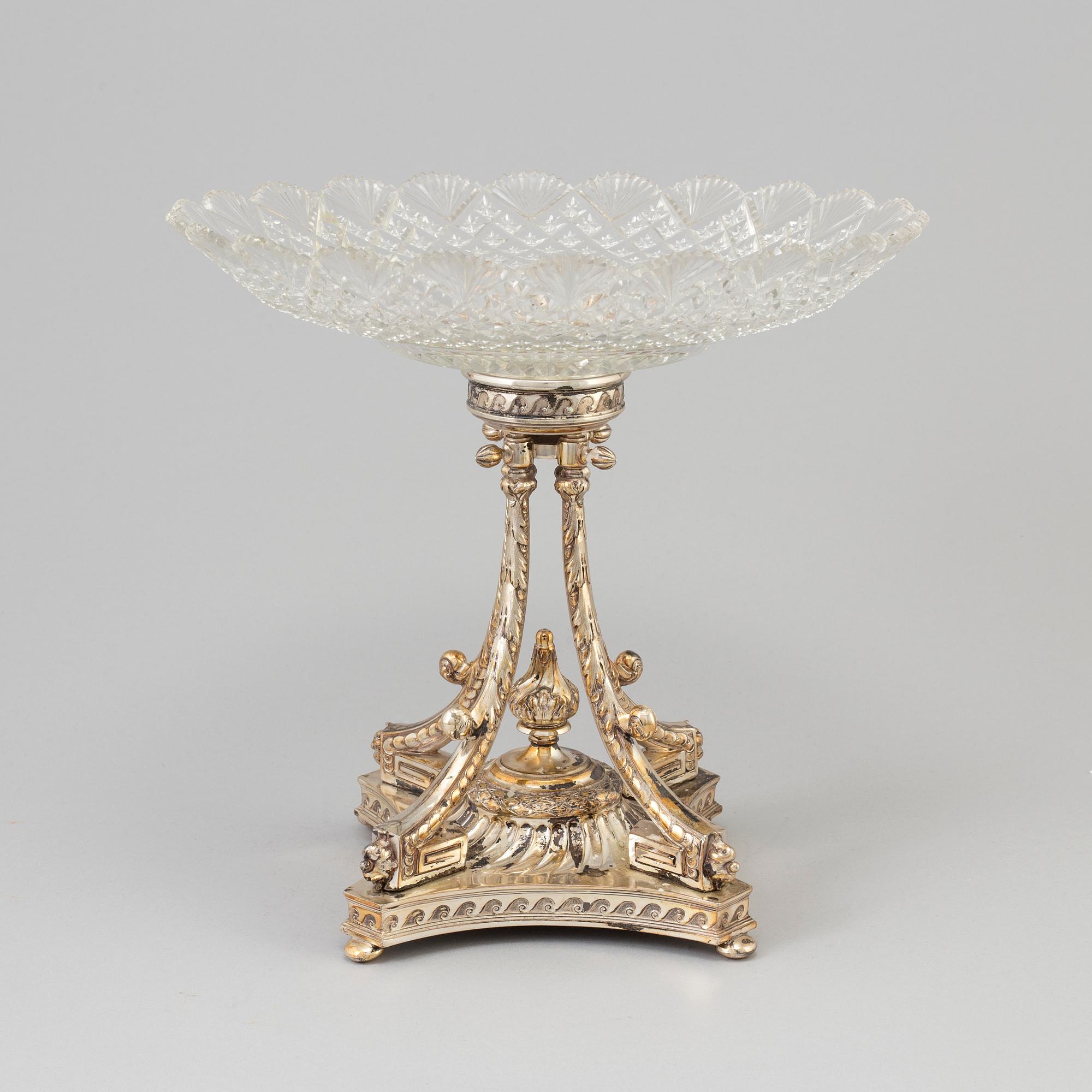 A SILVER AND GLASS PLATE ON STAND, C G Hallberg, Stockholm 1895. Silver weight ca 600 g.