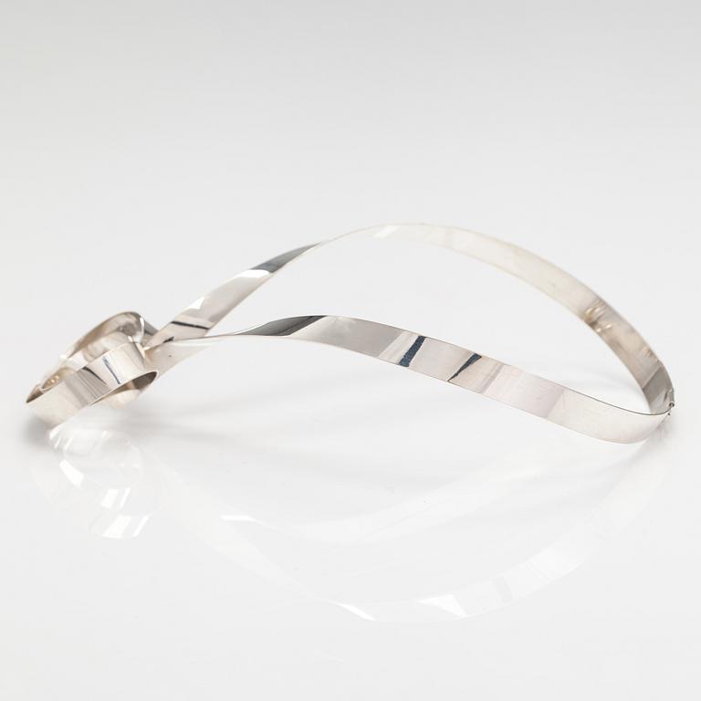 Helge Narsakka, A sterling silver collier. Kaunis Koru, Helsinki 1972.