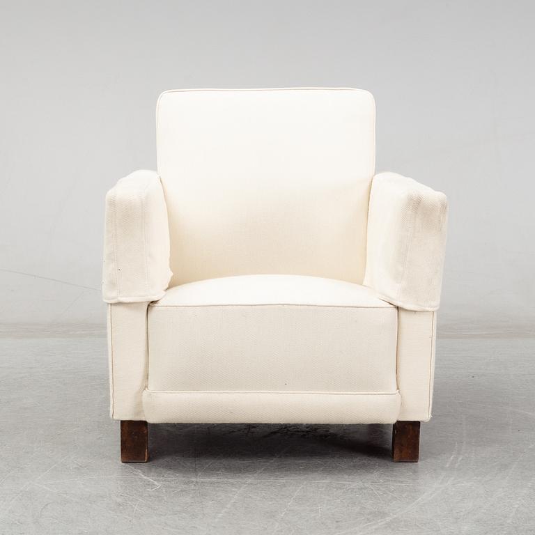 An easy chair attributed to Björn Trägårdh for Firma Svenskt Tenn, mid 1900's.