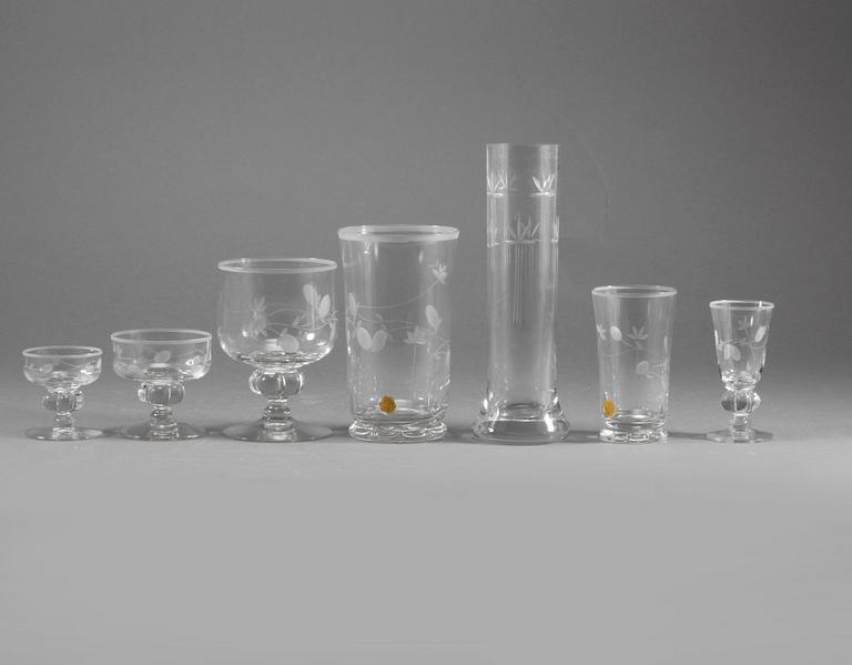 GLASSERVIS, 64 delar, 1900-talets andra hälft.