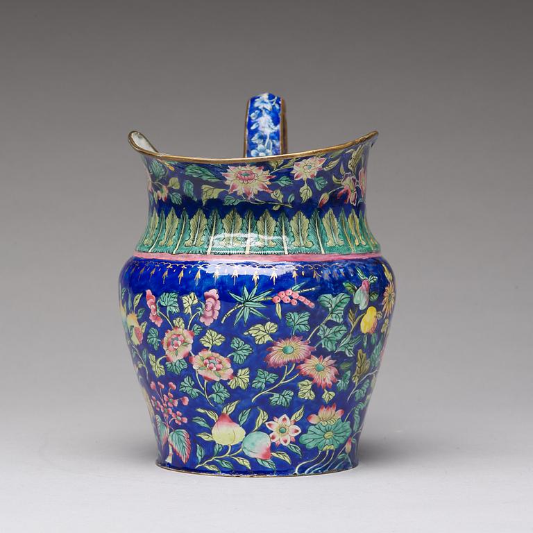 An enamelled ewer, Qing dynasty, 19th Century.