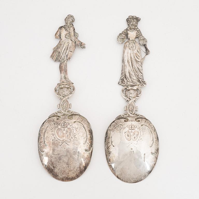 A pair of silver spoons, import mark of Edwin Thompson Bryant, London 1896.
