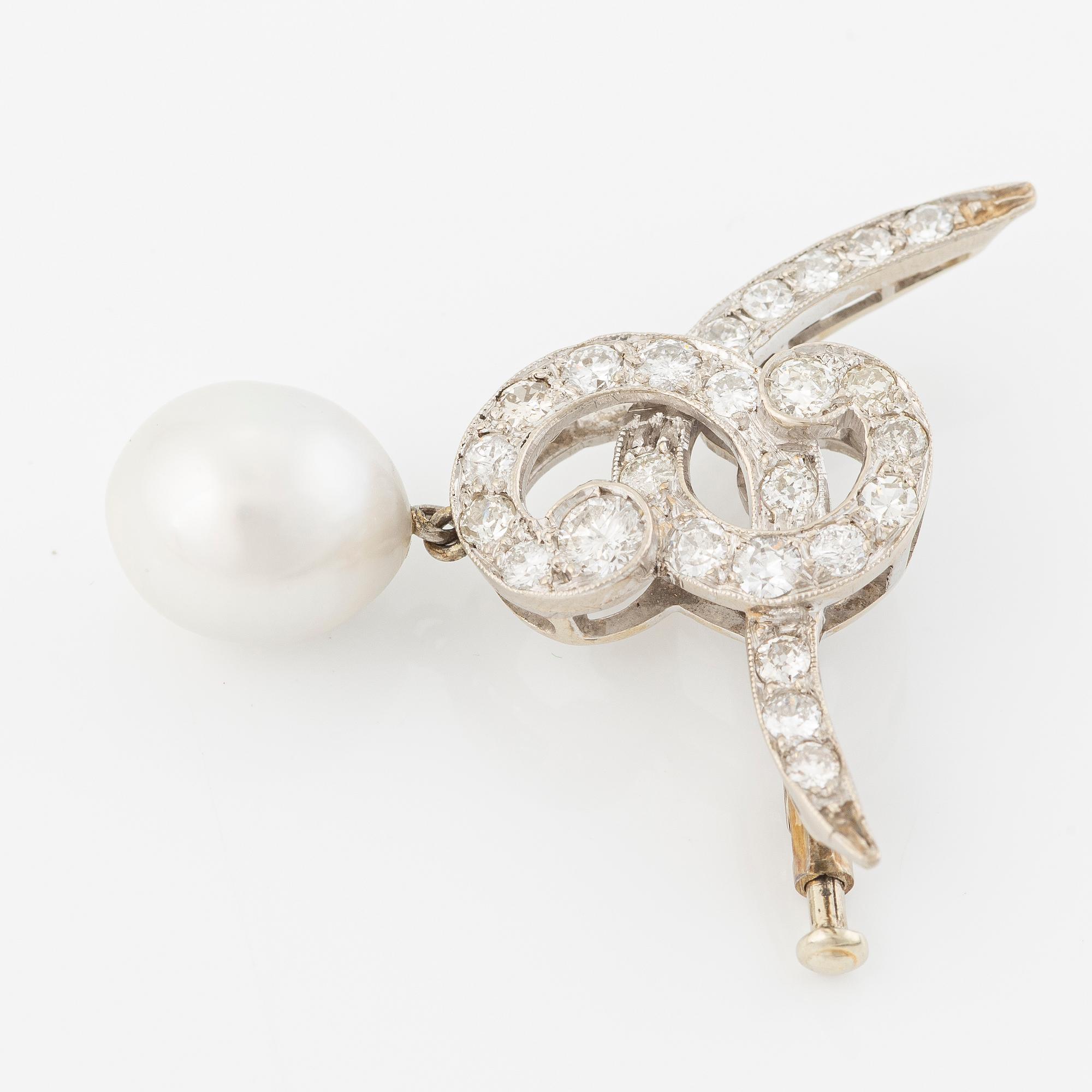 Brosch med odlad pärla och gammalslipade diamanter.