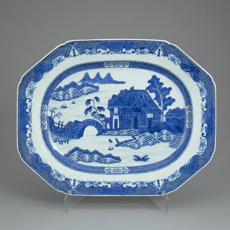 STEKFAT, porslin, Kina, Qianlong (1736-95).