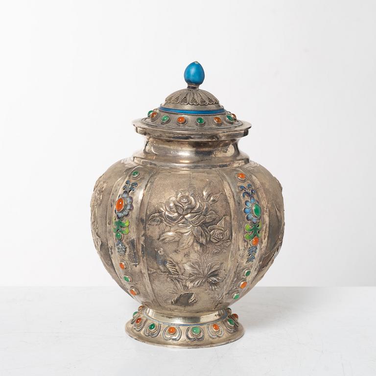 Urna med lock, silver, Kina, 1900-tal.