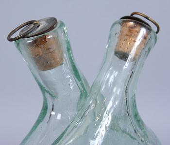 SNAPSFLASKA samt SNAPSGLAS, 5 st. Enligt uppgift från Skansens glasbruk.