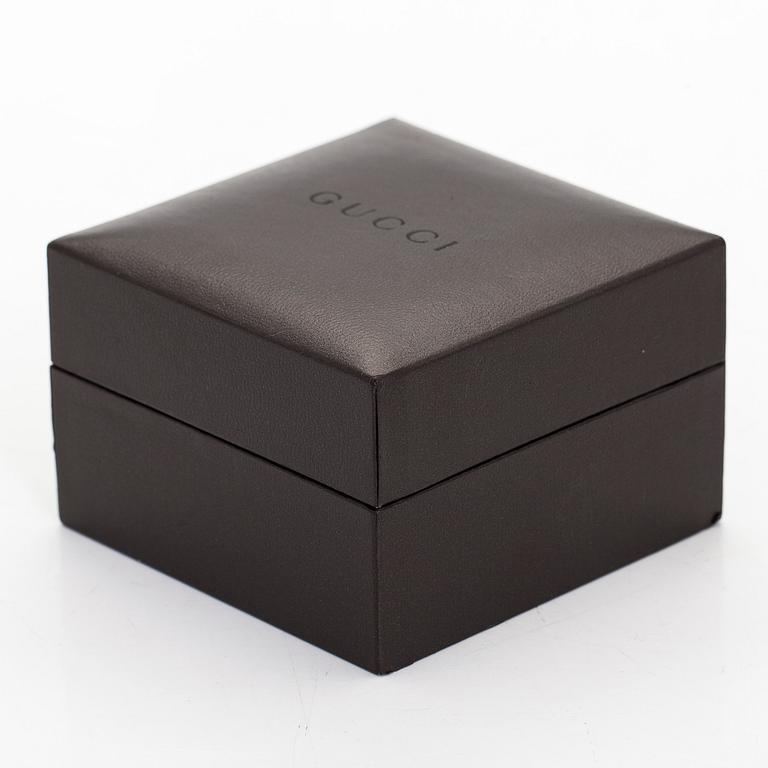 Gucci, sormus, "GG Running" 18K valkokultaa ja timantteja.