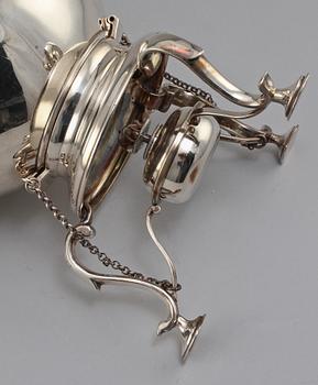 TEKÖK på RECHAUD, silver, London, 1878. Vikt 2280 g.