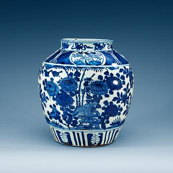 1539. A large blue and white jar, Ming dynasty.