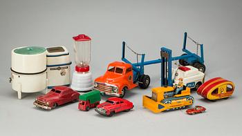 PARTI LEKSAKER, 12 st, bland annat Linemar Toys, Japan. 1900-talets mitt.