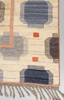 Märta Måås-Fjetterström, a carpet, "Blåplump", flat weave, ca 291 x 201 cm, signed AB MMF.