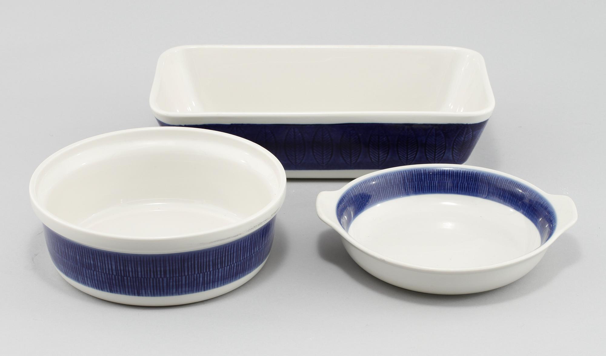 SERVISDELAR, 11 st, porslin, "Koka Blå", Hertha Bengtsson, Rörstrand, 1956-1988.