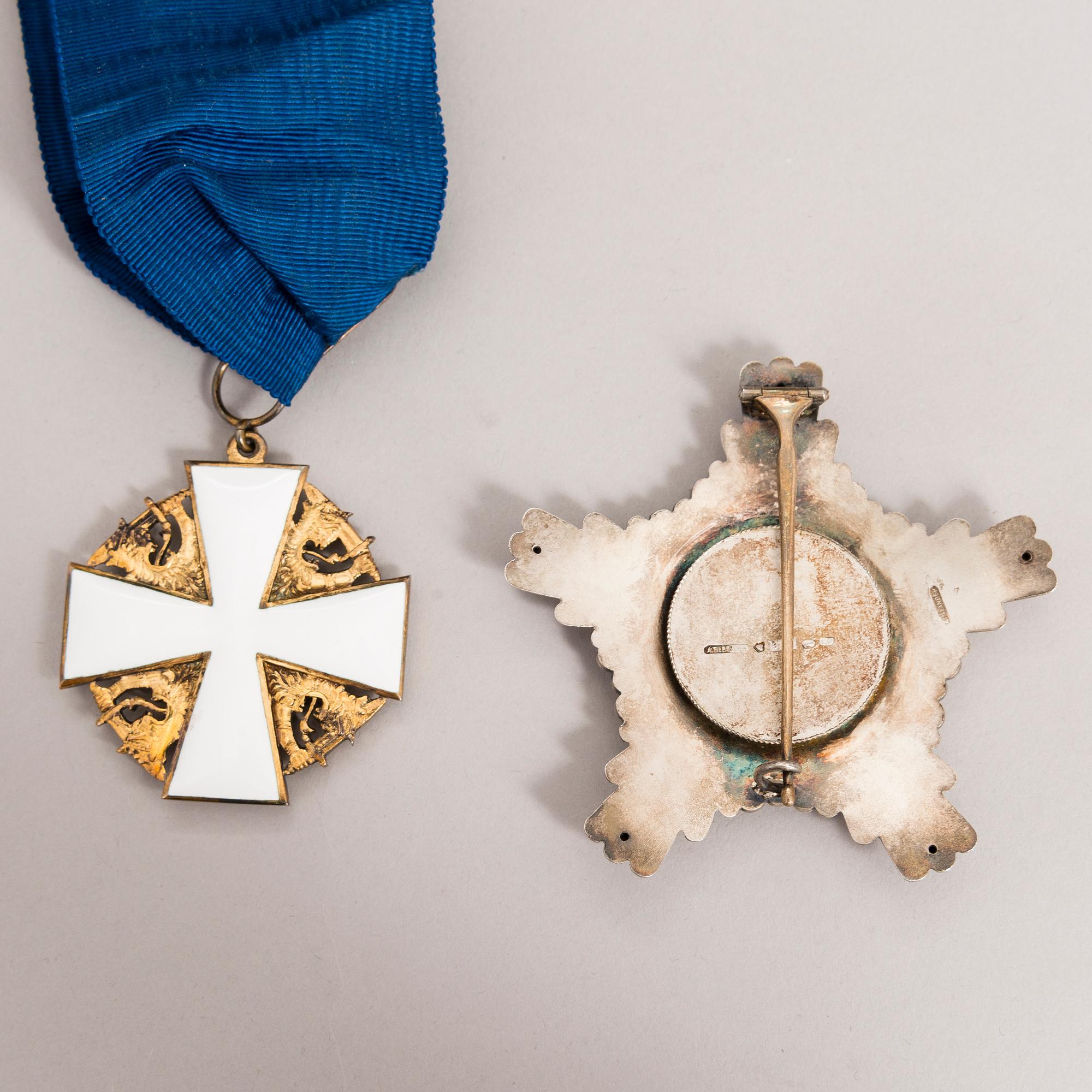 KOMMENDÖRSTECKNET AV I KLASS AV FINLANDS VITA ROS' ORDEN, silver, emalj, A Tillander, Helsingfors 1940 och 1976.