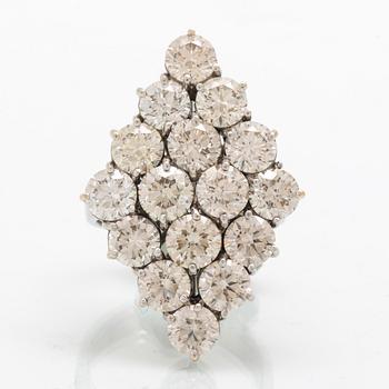 An 18K white gold and diamond ring, approx. 11.2 ct.
