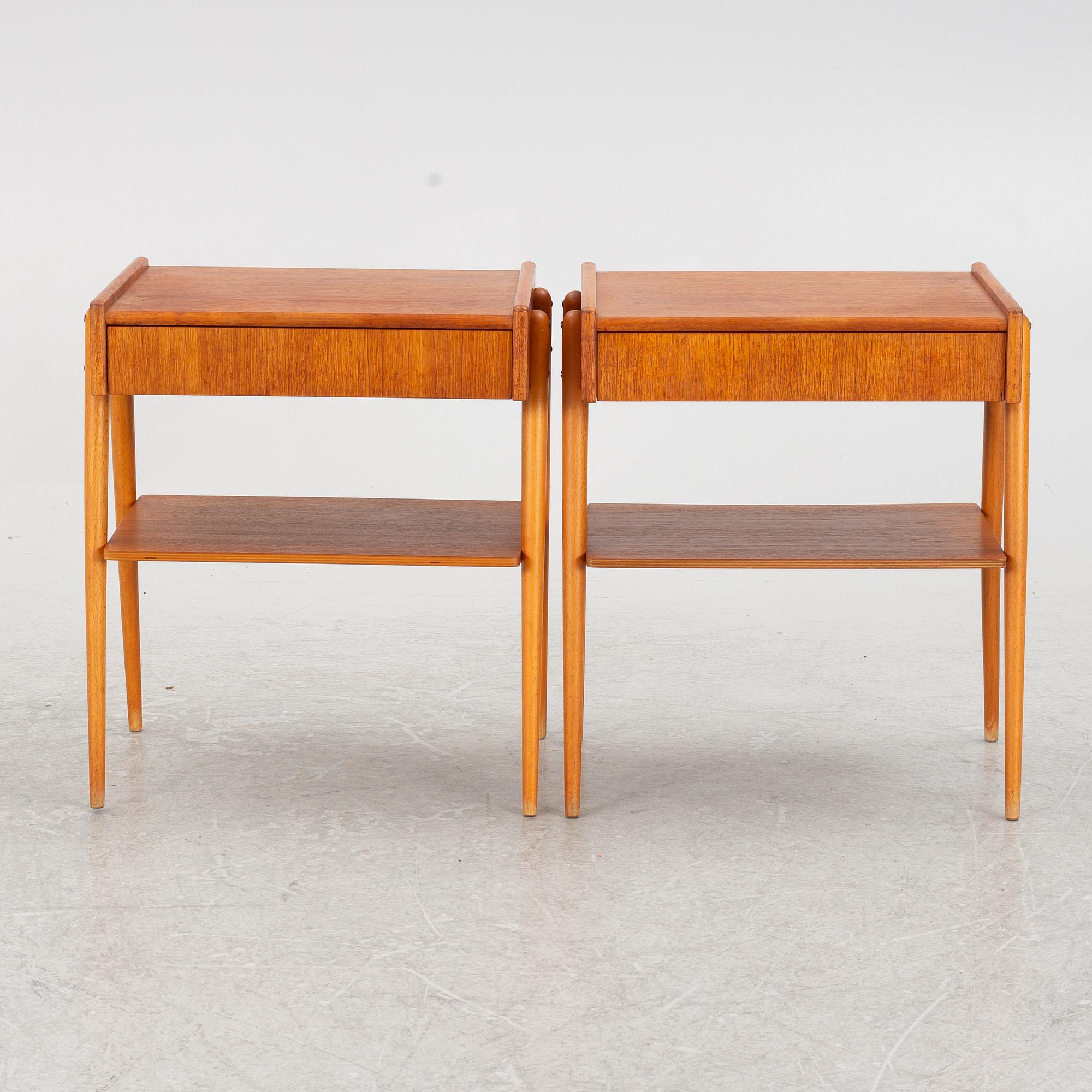 Sängbord ett par AB Carlström & Co möbelfabrik 1900-talets mitt.