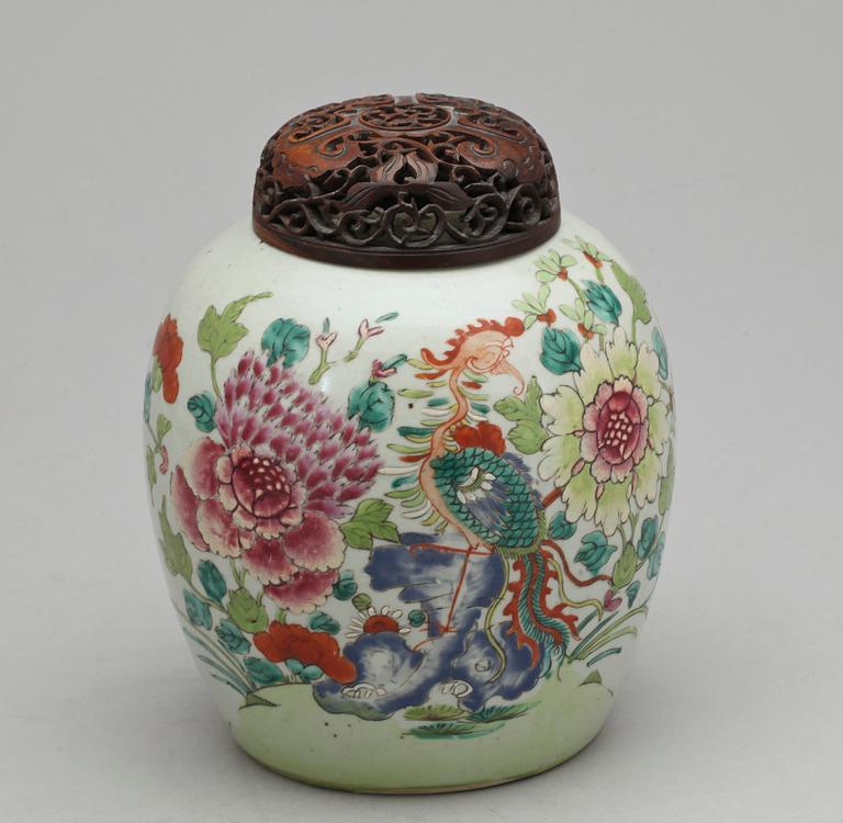 BOJAN med trälock, porslin, Qingdynastin Qianlong (1736-95).