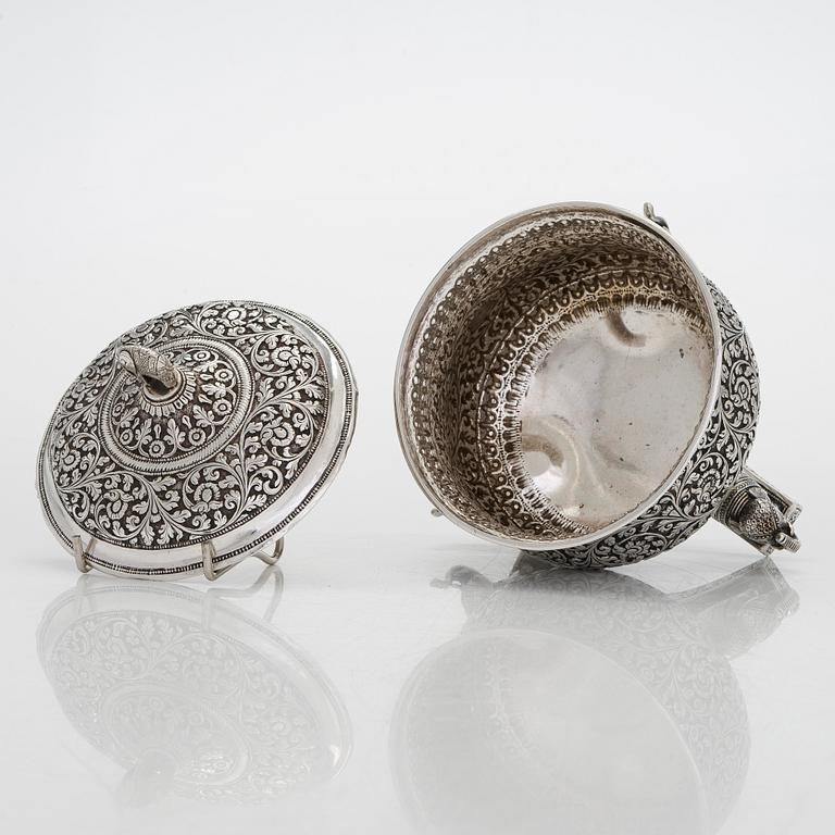 Skål med lock, silver, Indien 1800-tal.