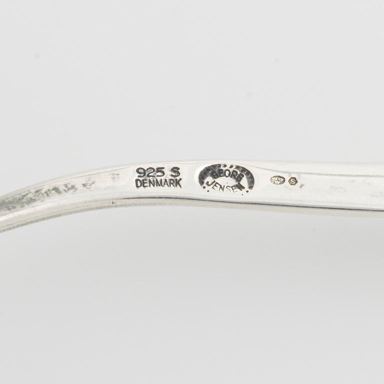 Vivianna Torun Bülow-Hübe/Georg Jensen halsring med hänge, sterling silver.