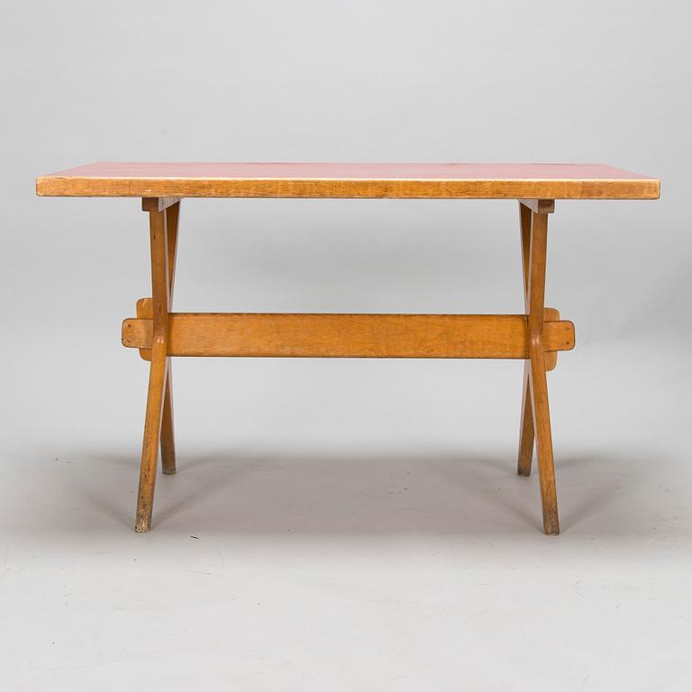 Ilmari Tapiovaara, 1940's X-legged table for Keravan Puuteollisuus, Finland.