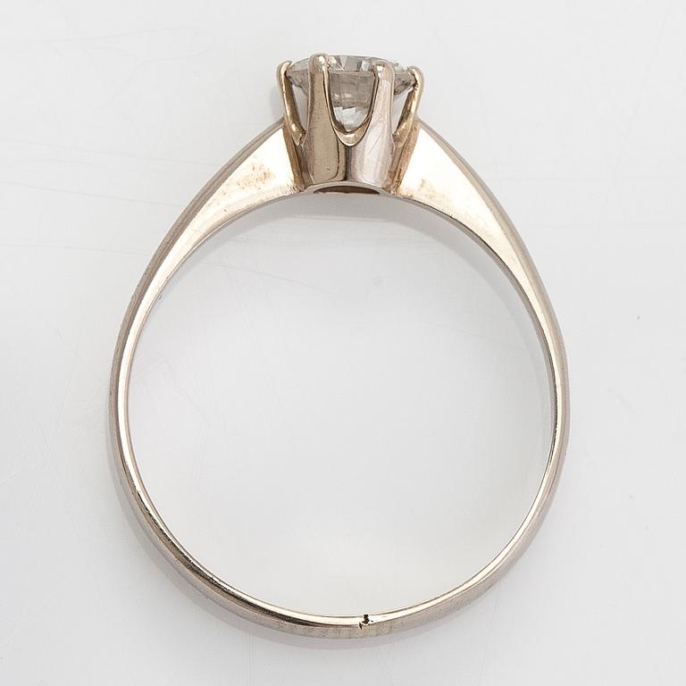 Sormus, 14K valkokultaa, briljanttihiottu timantti n. 0.52 ct. Suomalaiset leimat.