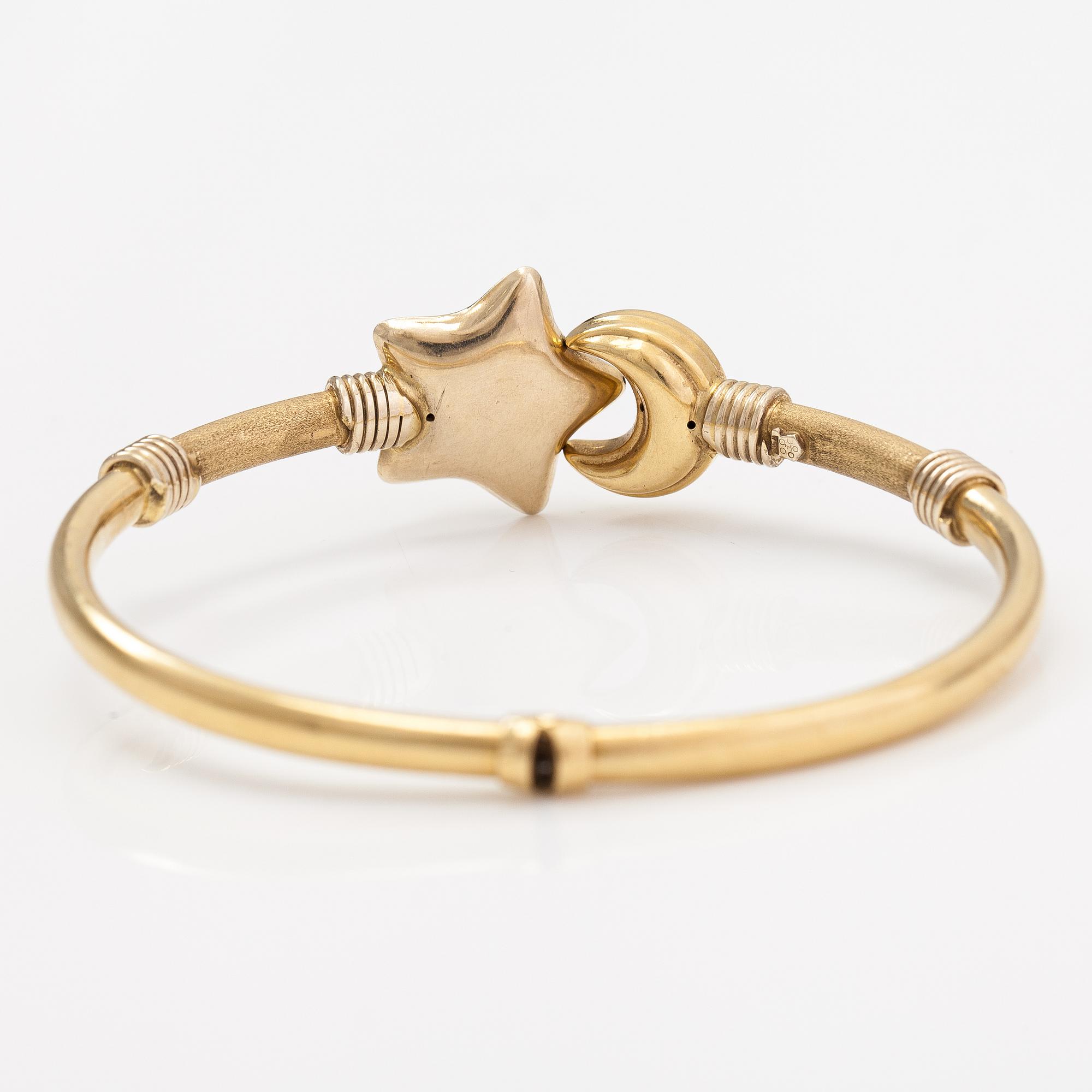 An 18K gold bracelet.