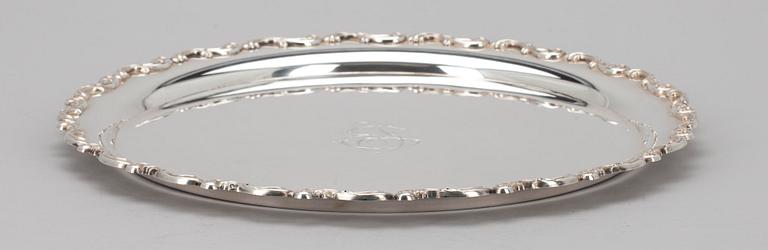 BRICKA, silver, Auran Kultaseppä, Åbo 1950. Vikt ca 666 g.