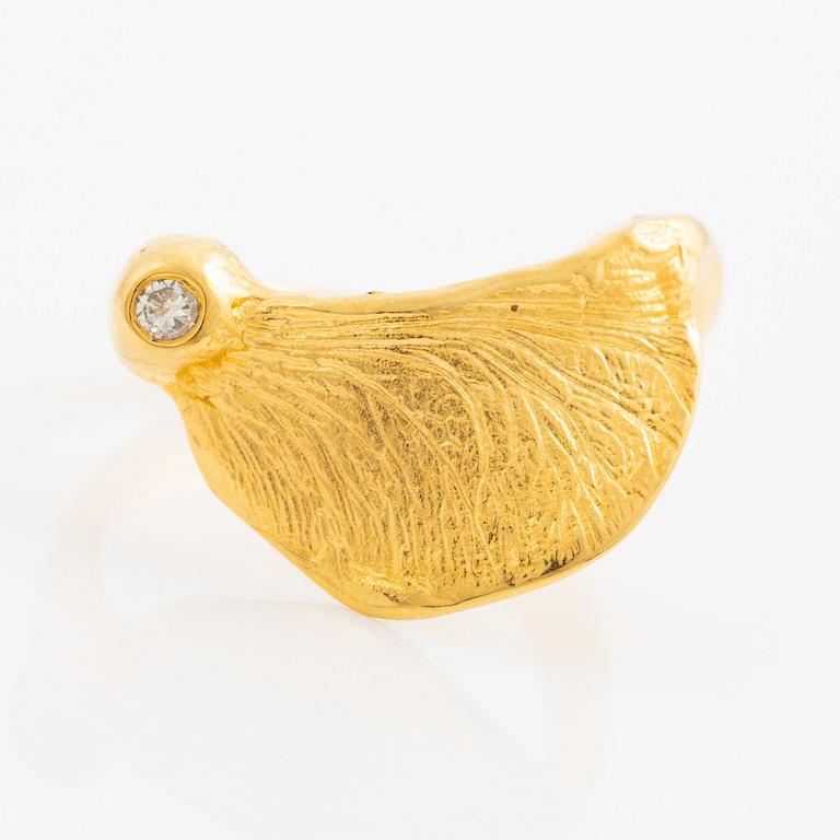 Ring, 18K guld med en rund briljantslipad diamant.