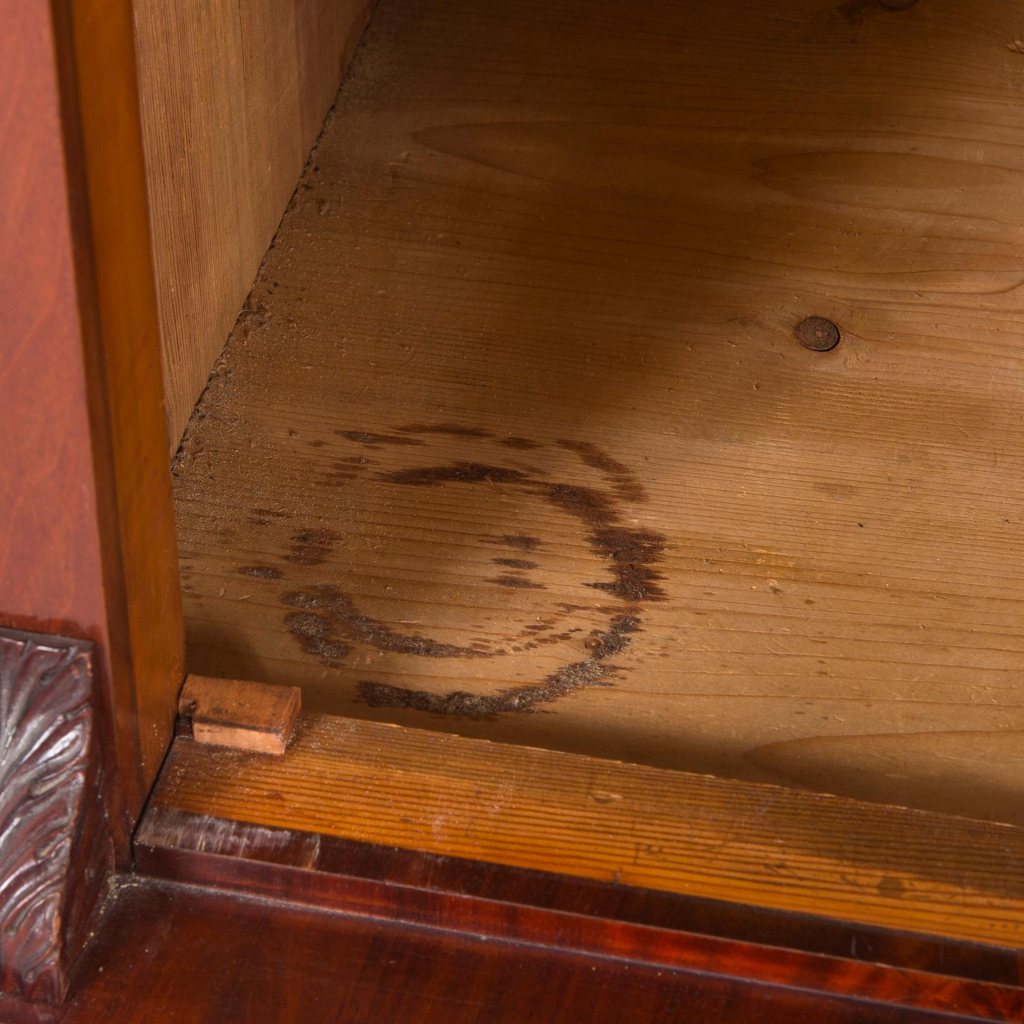 A mahogany veneered cabinet from around year 1900.