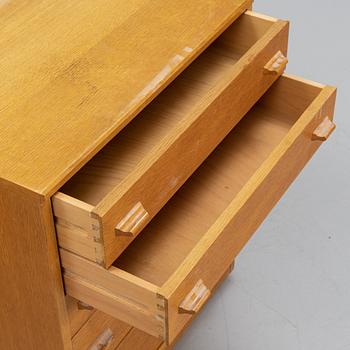 An oak veneered cabinet and chest of drawers, later part of the 20th Century.