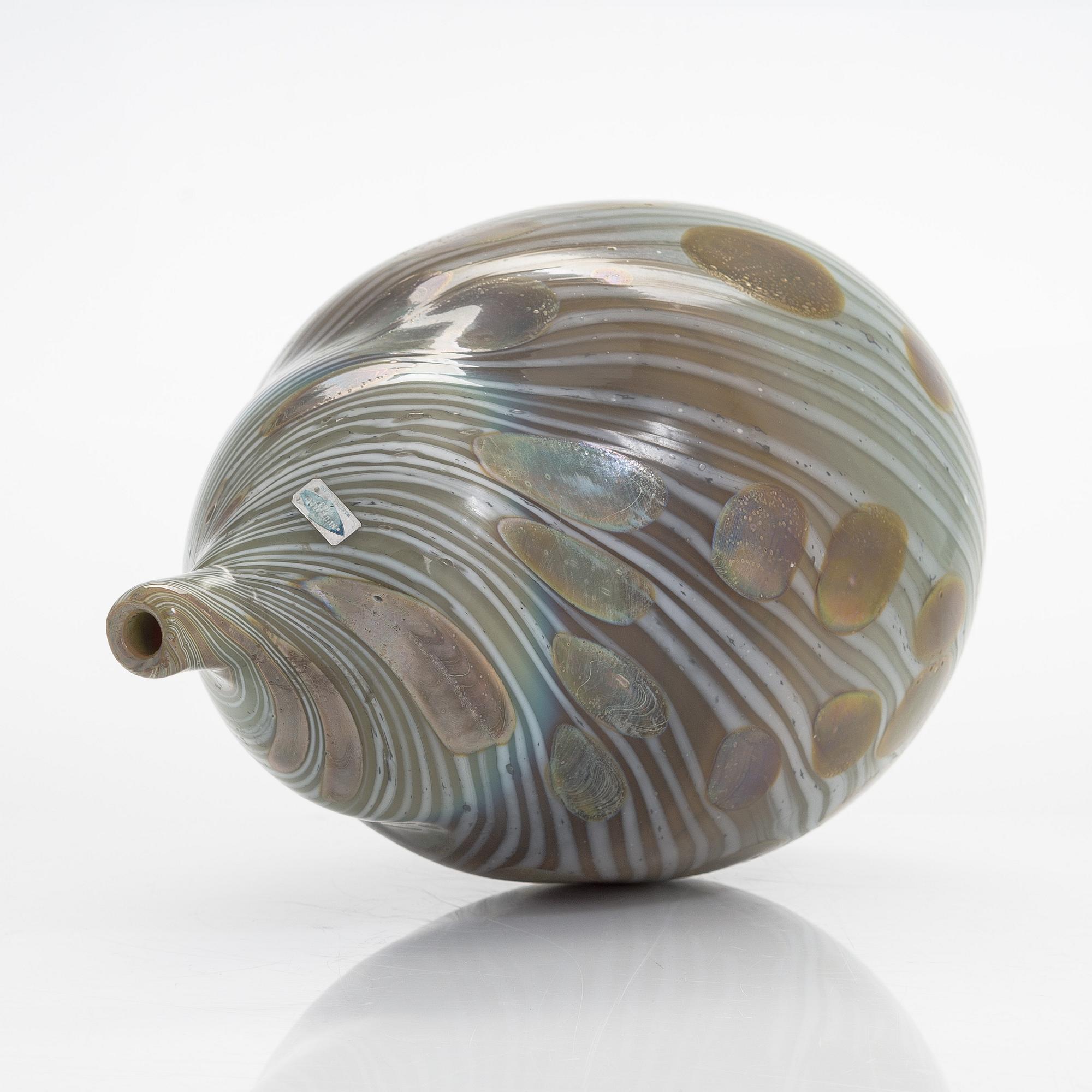 Oiva Toikka, an artglass bowl, signed Oiva Toikka Nuutajärvi Notsjö.