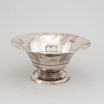 CG Hallberg, skål på fot, silver, Stockholm, 1935.