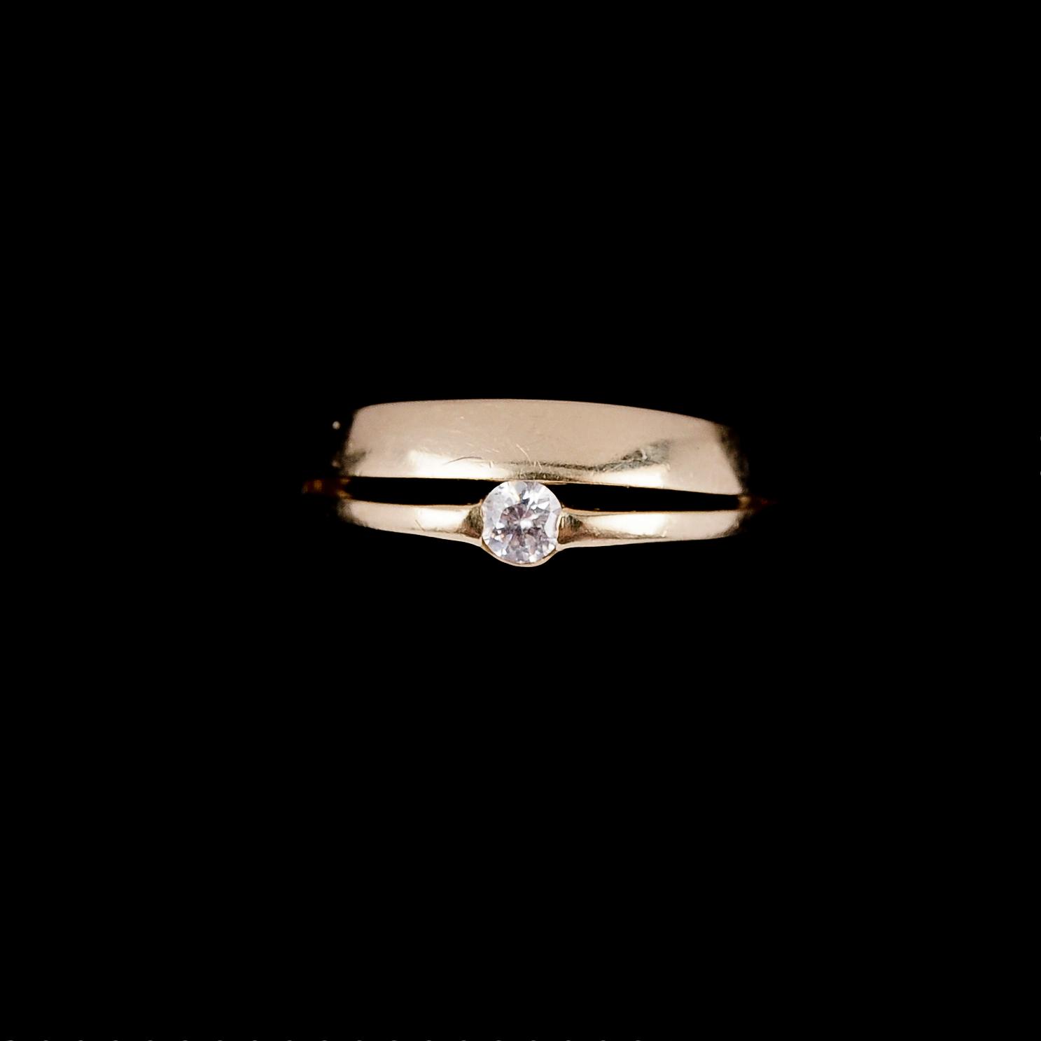 RING, 14 k guld. Vikt 4 g.
