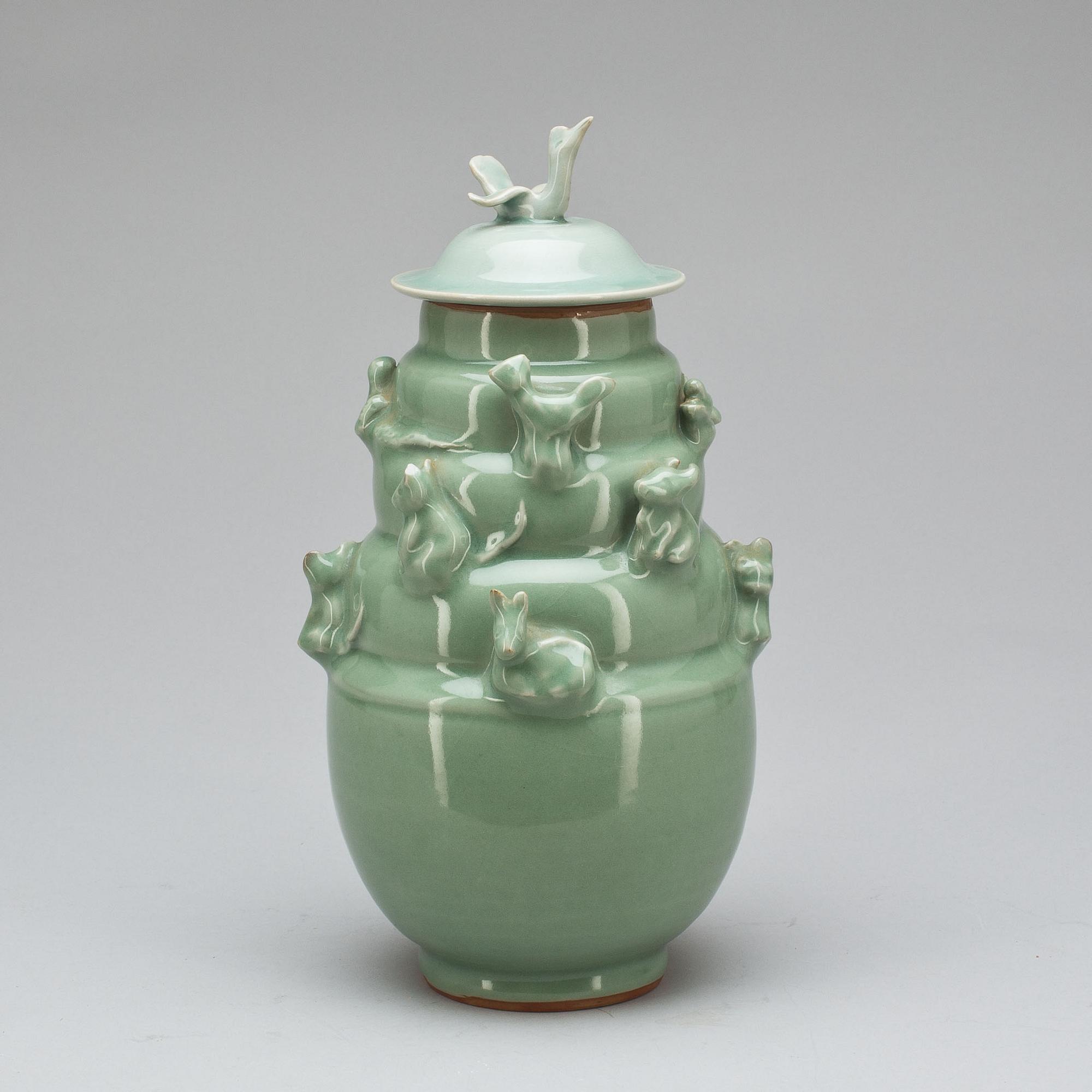 VAS MED LOCK, Song-stil. Modern tillverkning.