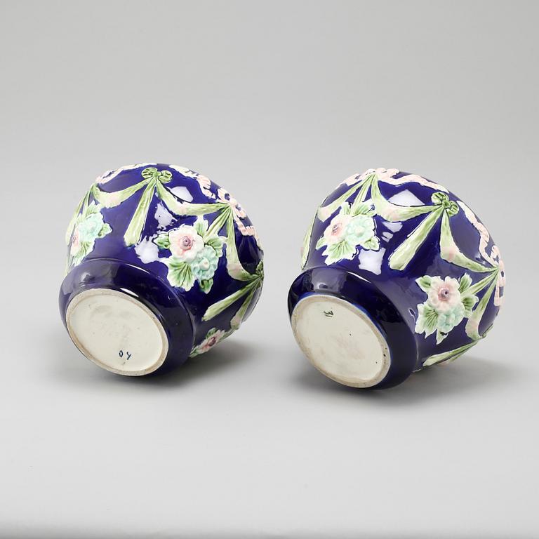 A pair of majolica flower pots, early 20th century.