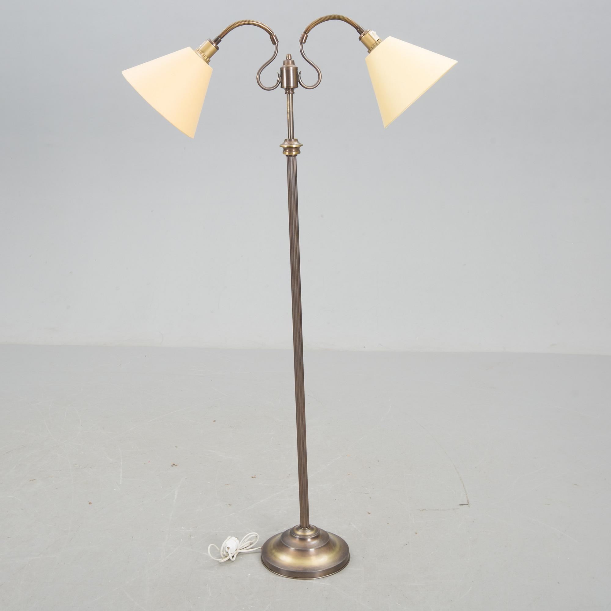 GOLVLAMPA, 1900-talets mitt.