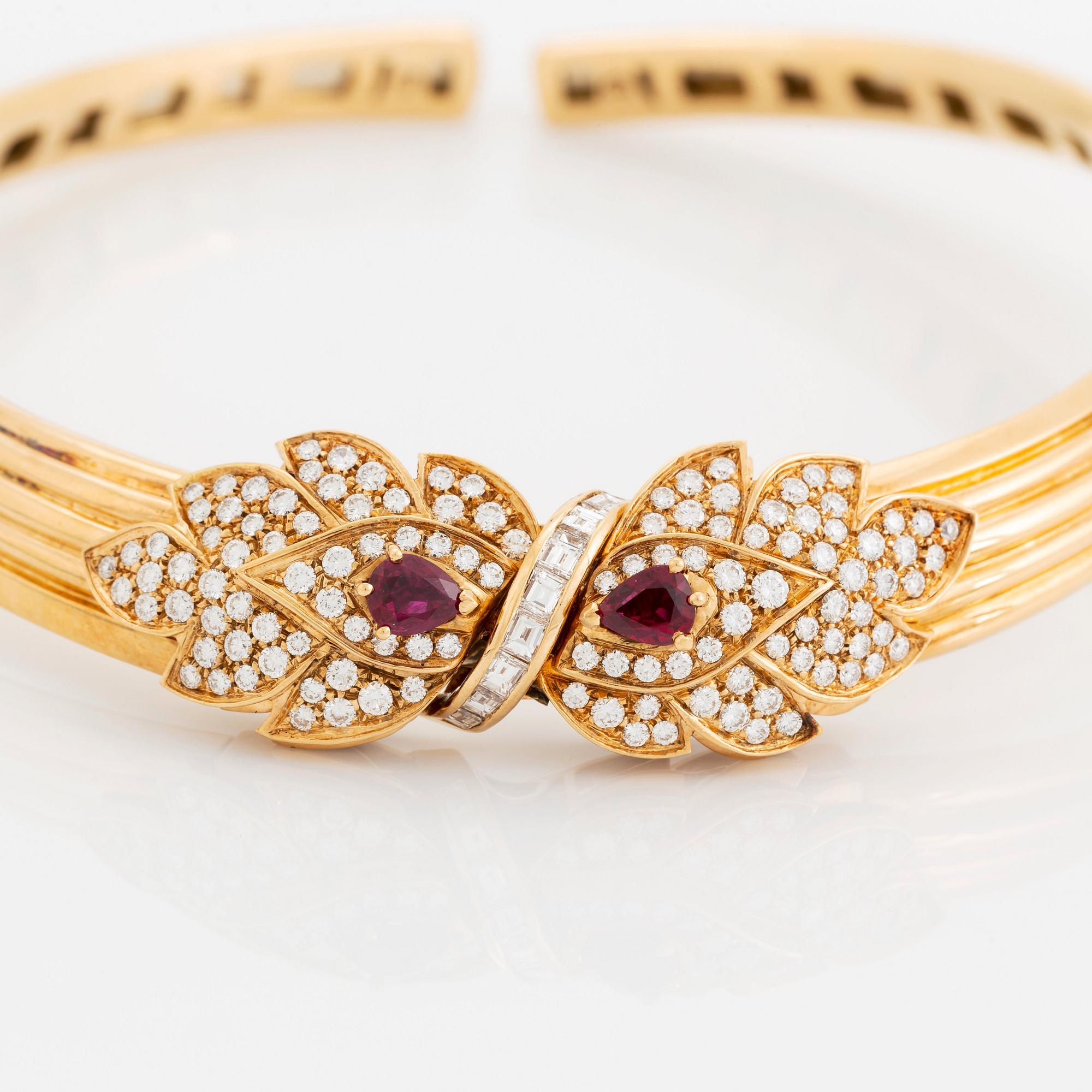 Collier och armband 18K guld med fasettslipade rubiner.