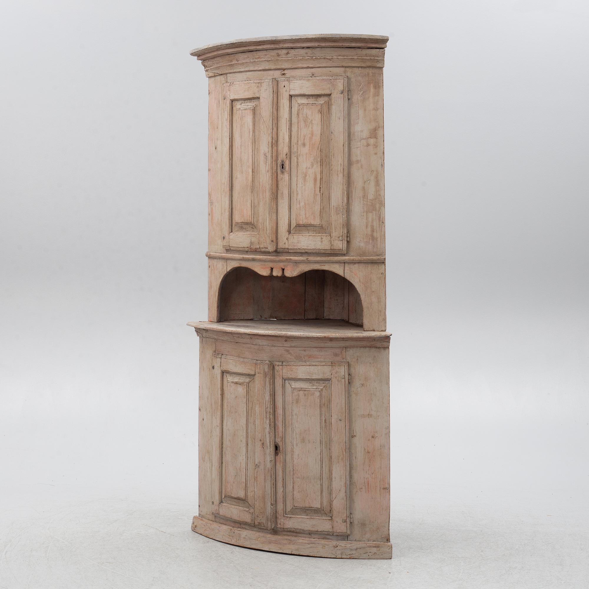 A Gustavian corner cabinet, circa 1800.
