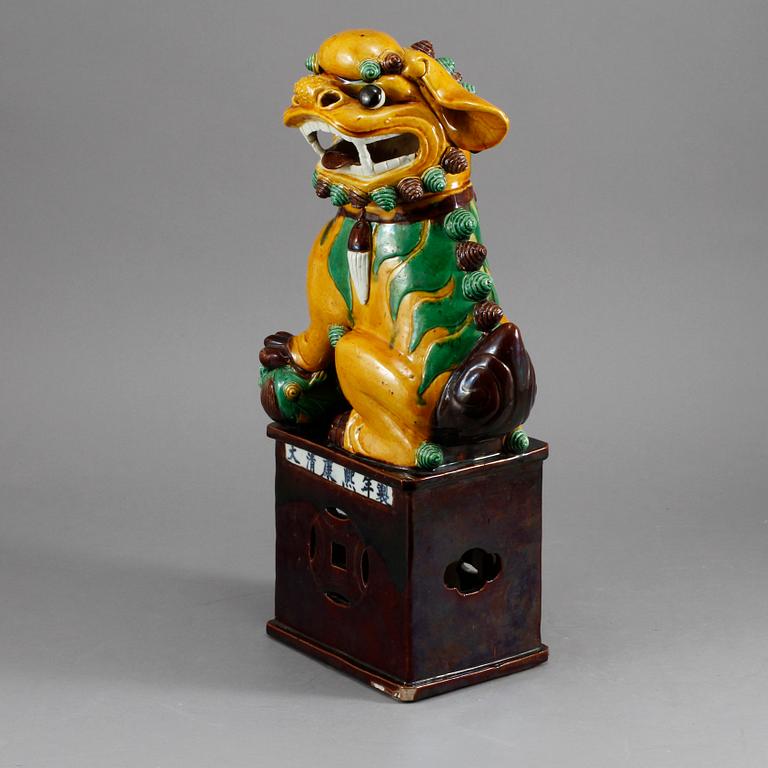 FOHUND, porslin, Kina, 1900-talets slut/2000-talets början.