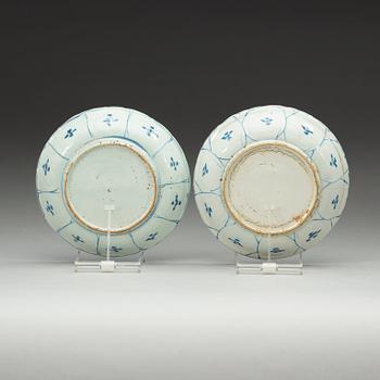 A set of two blue and white kraak dishes, Ming dynasty, Wanli (1572-1620).