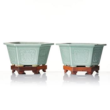 A pair of Chinese Celadon flower pots, late Qing dynasty/early 20th Century.