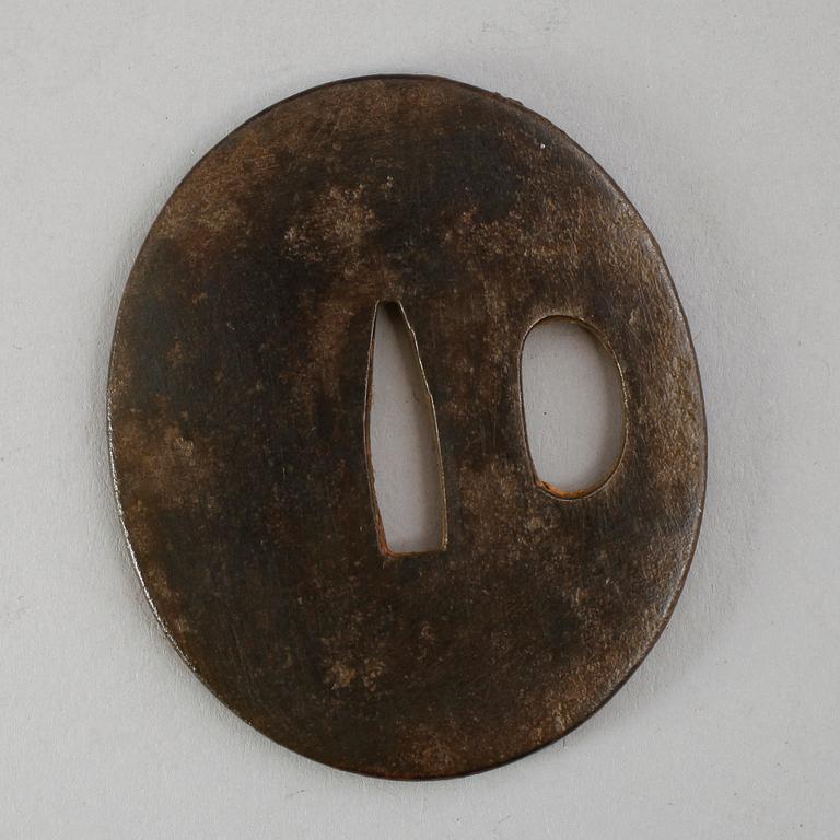 TSUBA, 3 st, järn, Japan, 1500-/1600-tal, 1600-/1700-tal och 1700-/1800-tal.